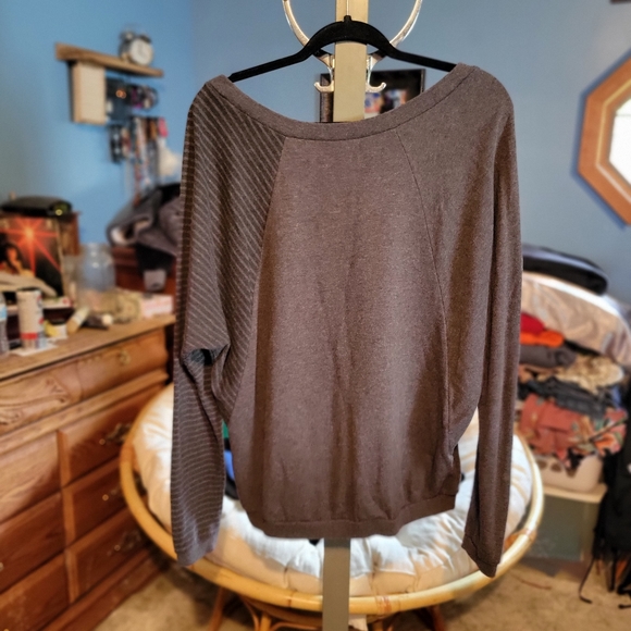 Volcom Wide Crew Neck Sweatshirt - Picture 2 of 5